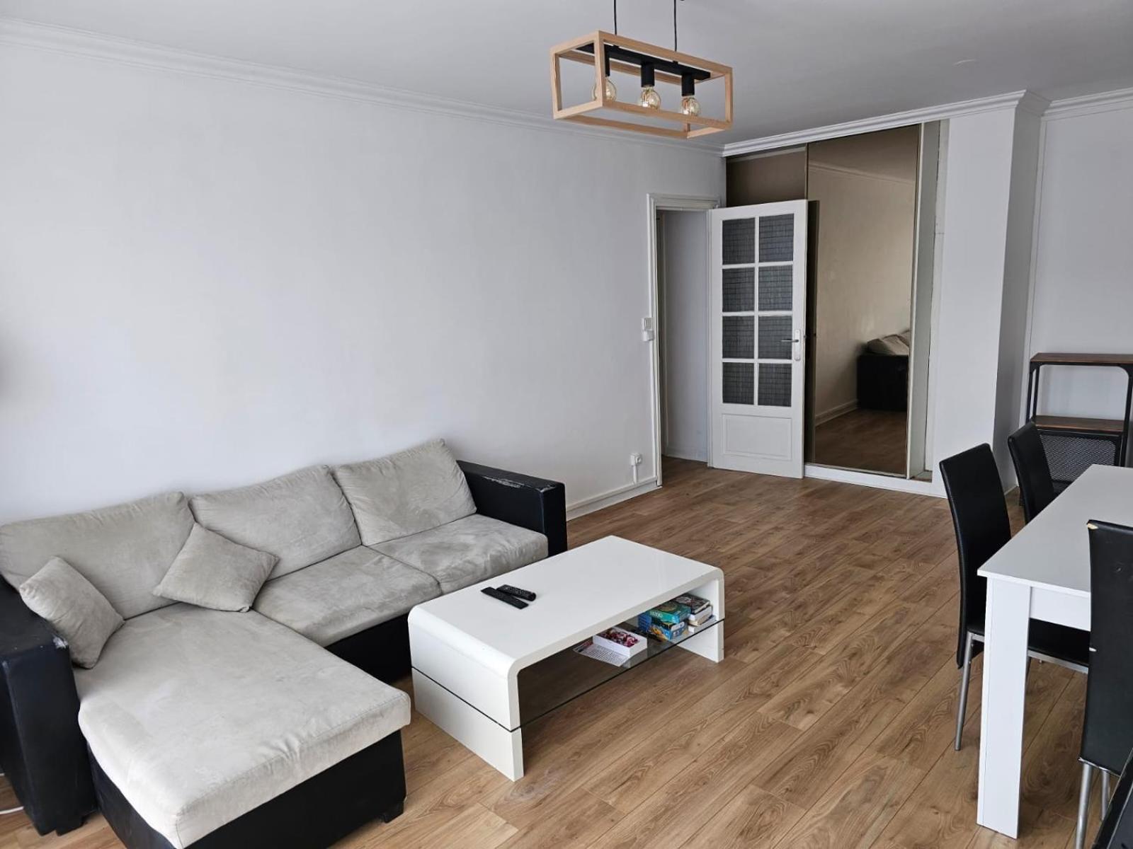 Elegant 3 Pieces Proche Paris La Defense Apartment