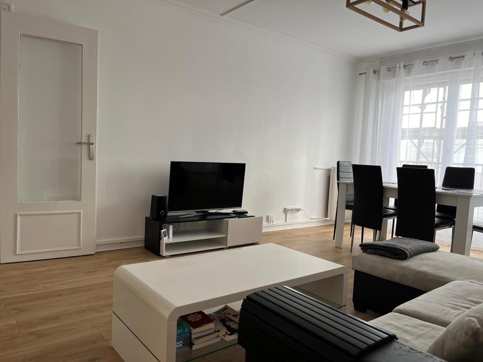 Elegant 3 Pieces Proche Paris La Defense Apartment