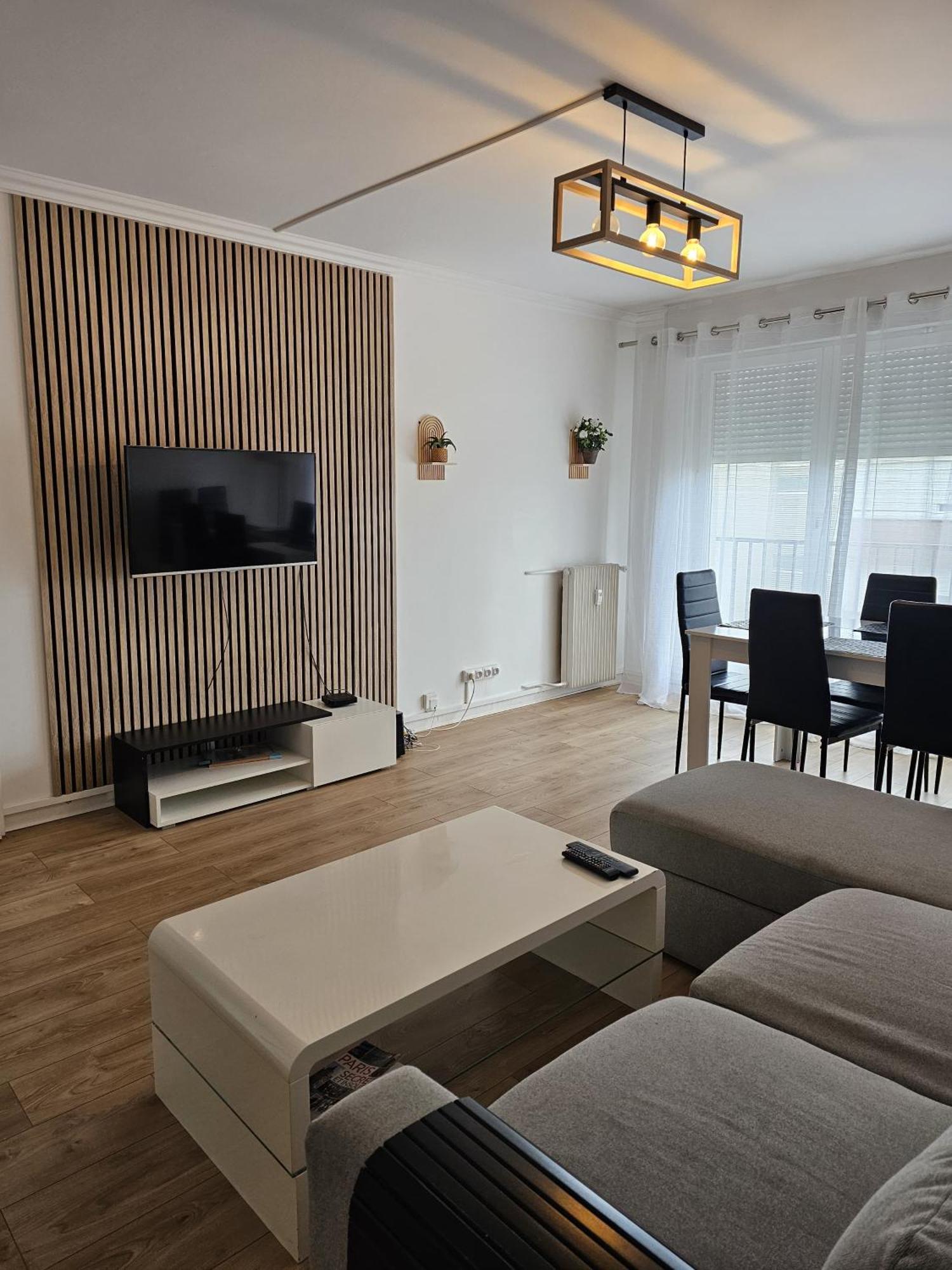 Elegant 3 Pieces Proche Paris La Defense Apartment *